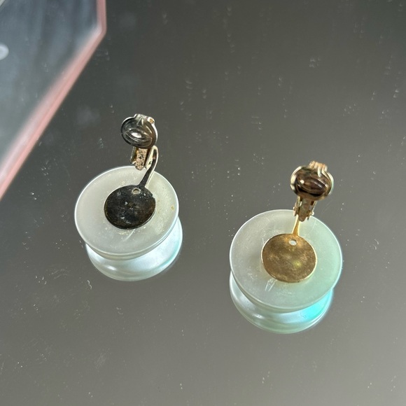 Antique Pearly White Clip-on Earrings - Picture 10 of 10